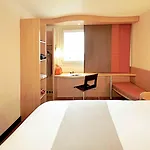 Hotel Ibis Centre 3*