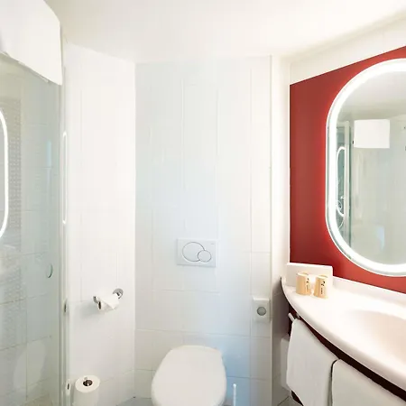 Ibis Centre Hotel 3*